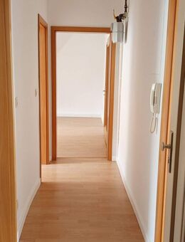 Helle, gemütliche 3 Zimmer-Mansarden-Wohnung in St. Jobst - Nürnberg
