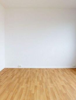 Renovierte Familienwohnung in der 5. Etage - Halle (Saale)