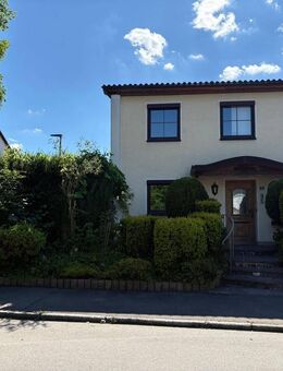 Zentral Wohnen mit Garten und Stellplatz - Reutlingen