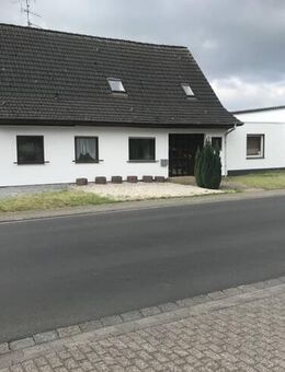 "KEINE KÄUFERPROVISION" WOHNEN UND ARBEITEN EFH mit Einliegerwohnung und Halle in Geldern - Geldern