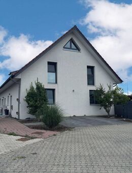 Moderne, energieeffiziente Doppelhaushälfte mit Fußbodenheizung und Kamin in ruhiger Lage - Schwülper