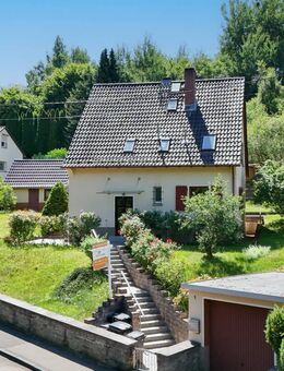 Wiesbaden-Sonnenberg/Goldsteintal: Freistehendes Ein-Zweifamilienhaus auf Sonnengrundstück, Erbpacht - Wiesbaden