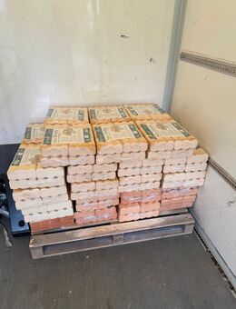38 Bündel Holzbriketts für 75€ zu verkaufen. - Schnelldorf