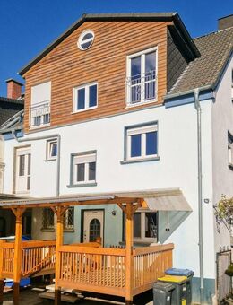 Ingelheim/Groß-Winternheim: Familienhaus mit großem Grundstück, Traumblick und viel Platz! - Ingelheim (Rhein)