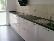 Wohnen auf einer Ebene mit hochwertiger EBK und super großem Balkon!! - Ludwigshafen (Rhein)