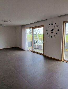 Exklusive 3-Zimmer-Maisonette mit Dachterrasse & Panoramablick ins Grüne - Nähe Landshut - Adlkofen