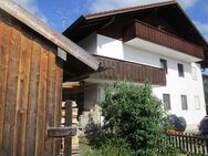 * Aktuell vermietet: Attraktive 2 Zim-Dachgeschoss-Wohnung in ruhiger Lage, mit Balkon & Bergblick - Griesstätt