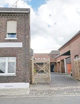 Aldekerk: Historisches Reihenendhaus mit Lagerhallen u. Büros - Kerken