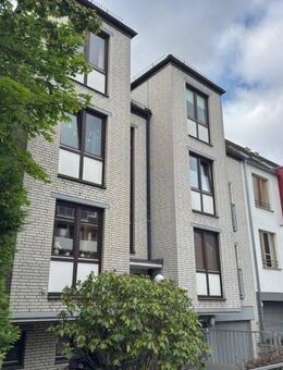 Schöne 3-Zimmer-Wohnung mit großer Terrasse, Einbauküche und Garage in ruhiger Lage von Bremen - Bremen