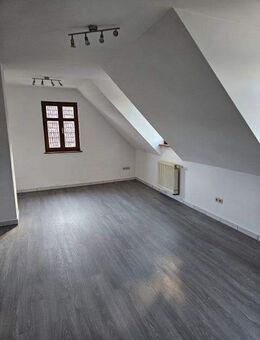 CHARMANTE 2-ZIMMER-DACHGESCHOSSWOHNUNG MIT HISTORISCHEM FLAIR IN BAD STAFFELSTEIN-Ortsteil - Bad Staffelstein