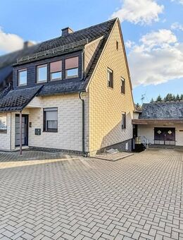 Charmante Doppelhaushälfte mit Potenzial und großzügigem Garten in Kirchenlamitz - Kirchenlamitz