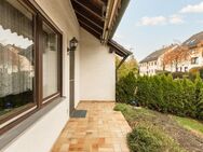 Freistehende Doppelhaushälfte mit hübschem Garten, Terrasse, Balkon und Stellplätzen - Burgau