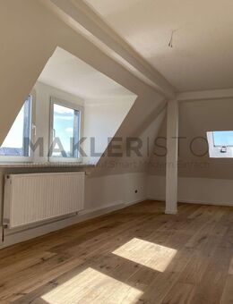**Modernisierte Dachgeschosswohnung mit individuellem Grundriss, Parkett & Tageslichtbad** - Leipzig