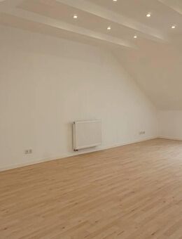 WOHNEN ZWISCHEN KÖNIGSTOR UND FRIEDRICH-EBERT-STR. | 2 Zimmer | Frei ab 01.09.2025| Dachgeschoss - Kassel