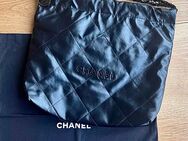 Neuwertige Chanel 22 schwarz Ledertasche Tasche TOP! - Bad Oldesloe Zentrum