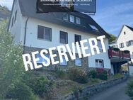 RESERVIERT! Freistehendes Einfamilienhaus mit Einliegerwohnung auf großzügigem Grundstück in guter und kinderfreundlicher Lage von Altena - Altena