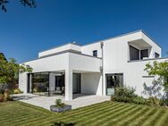 Exklusive Architekten-Villa mit großem Garten. In absolut ruhiger Lage. - Eching (Regierungsbezirk Niederbayern)