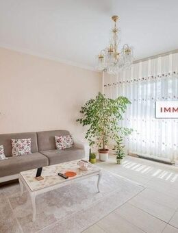 IMMOBERLIN.DE - Feine einzugsfreie Altbauwohnung mit Loggia in gepflegtem Zustand beim Tempelhofer Feld - Berlin