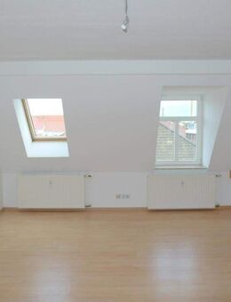 Gemütliche 2-Zimmer-Dachwohnung mit Einbauküche, Laminatboden & Badewanne - Weißwasser (Oberlausitz)