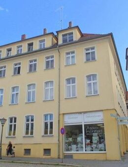 Ab Dez. 2025: Schöne 3-Zimmer-Wohnung mit Balkon, Laminatboden "Dielenoptik" & Bad mit Wanne/Dusche - Bautzen