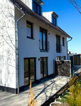 *** Bezugsfrei *** hochwertig ausgestattete Doppelhaushälfte mit idyllisch angelegtem Garten *** - Pfaffenhofen (Glonn)