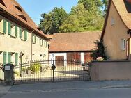 Großes Bauernhaus mit Nebengebäuden in Roßtal - interessant für Investoren oder Gewerbetreibende - Roßtal