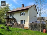 Ruhig gelegenes Zweifamilienhaus mit Ausbaumöglichkeiten in Bischofsgrün - Natur, Erholung und Potenzial vereint - Bischofsgrün