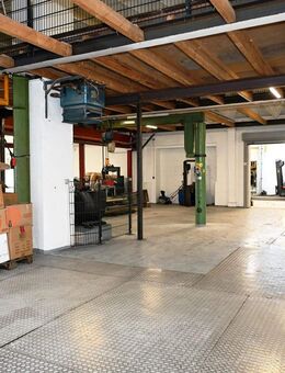 Ein- bis Zweifamilienhaus mit beheizten, autobahnnahen Hallen m. Büros sowie Parkraum! - Solingen (Klingenstadt)