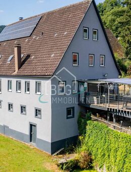 Großzügiges Einfamilienhaus mit Nebengebäuden in naturnaher Lage - Braunsbach