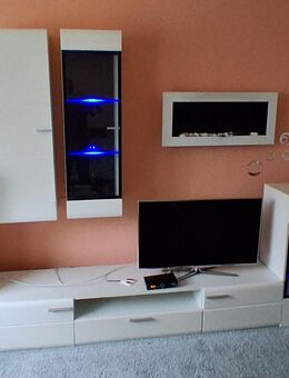 Verschenke heute: Anbauwand , Couch, Couchtisch - Berlin