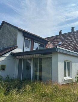 Großes Einfamilienhaus / Mehrgenerationenhaus mit schönem Grundstück - Lahstedt