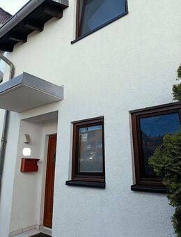 Schmuckstück! Doppelhaushälfte nahe des Zentrums von Groß-Gerau, mit schöner Einbauküche, gemütlichen Dachgauben und 2 Stellplätzen! - Groß Gerau