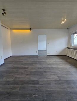 Großzügige 3-Zimmerwohnung im Obergeschoss mit Balkon und Dachterrasse - Schaafheim
