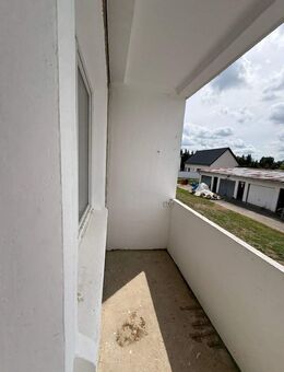 Helle 2 Zimmer Wohnung mit sonnigem Balkon *Kleine Küche mit Holz-/Kohleofen *Wannenbad mit Fenster *Keller - Niedergörsdorf