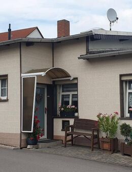 Reserviert- Kapitalanleger gesucht - schönes Reihenmittelhaus - in ruhiger Lage mit Garten und Carport - Hainichen (Sachsen)