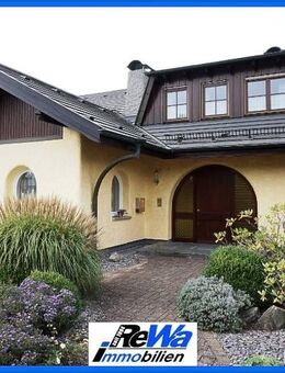 Repräsentative und stimmungsvolle 4,5 Zi.-EG-Wohnung mit großem Balkon in 3 FH, Stockach-Oberstadt! - Stockach