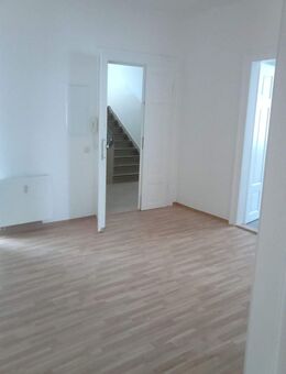 Individuelle 3-Raum-Wohnung im Altbau mit Wanne, Dusche und Balkon frei ab 01.02.2026. - Gera