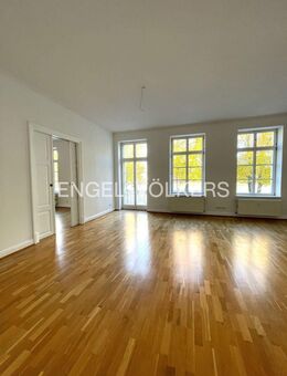 Bezaubernde Altbauwohnung in Schwerins Toplage mit Seeblick und historischem Charme - Schwerin