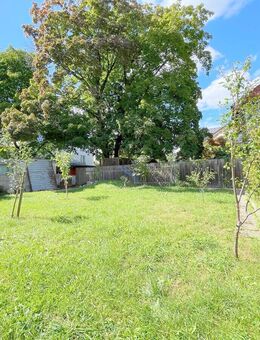 Großzügige helle 4 Zimmer-Wohnung über die gesamte Etage eines Dreifamilienhauses mit eigenem Garten - München