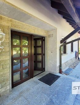 Gepflegtes Wohnhaus in ruhiger Lage - ursprünglich zum Selbstbezug gebaut! - Kirchheim (Bayern)