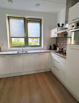 6 JAHRE ALTE MODERNE L-KÜCHE IM HOCHGLANS WEIB - Bunde