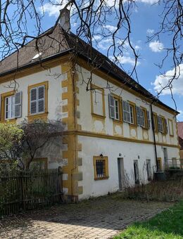 Historisches Zweifamilienhaus mit großem Grundstück und vielen Möglichkeiten - Gochsheim
