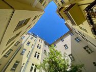 Bezugsfreie, stilvoll sanierte 2-Zimmer-Altbauwohnung mit Balkon in Berlin-Wedding m. Prov. Nachlass - Berlin