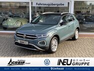 VW T-Roc, 1.5 TSI Style Style, Jahr 2023 - Greifswald