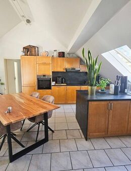 Zwei-Zimmer-Wohnung mit Einbauküche und einer einladenden Dachterrasse - Wuppertal