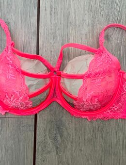 BH von Hunkemöller 75F neon pink - Kassel
