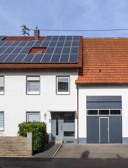 Top gepflegtes 3-Familienhaus mit 2 Werkstätten, PV-Anlage & Stellplatz für Wohnmobil - Oberstenfeld