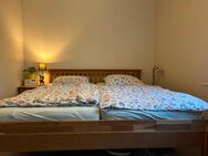 Doppelbett aus Holz abzugeben plus Lattenroste - Stockelsdorf