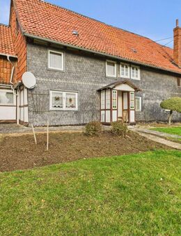 Ruhig gelegenes Zweifamilien-Landgut mit großem Grundstück und vielseitigen Stallungen! - Almstedt