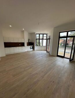 4 RW mit 2 Bädern, Einbauküche, Terrasse mit Gartenanteil und Stellplatz - Görlitz